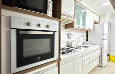 Apto completo com ar, piscina 2 quartos - Foto 4