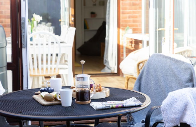 Chandlers Walk Modern Comfy Family Home in Exeter - Photo 8