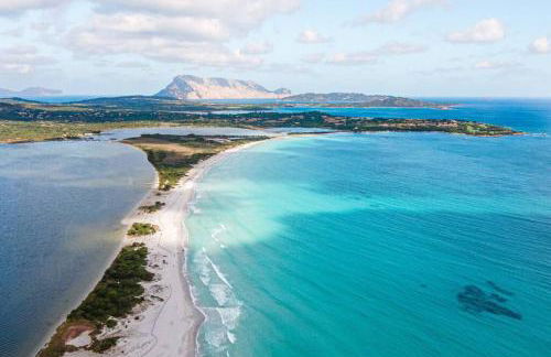 Seafront Villa - 5min to BRANDINCHI I Exclusive Garden I Private Beach I BBQ I Wi-Fi - Foto 34