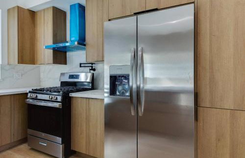 Modern Luxe Retreat Three-Bedroom #4 - Photo 26