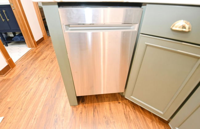 Updated Bungalow Steps to Notre Dame 410 - Foto 14