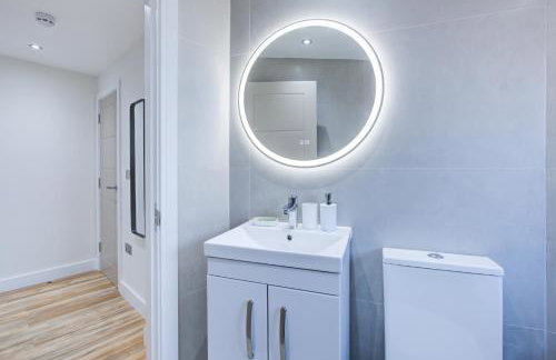 Hybrid Resi - Uxbridge, On-site car or van parking, near London Heathrow Airport - Photo 70