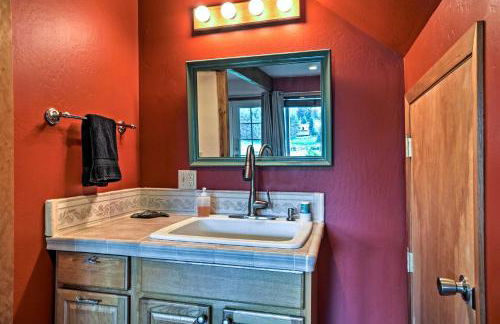 Secluded Seldovia Studio with Lake and Mtn Views! - Foto 17