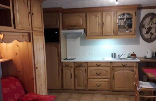 A4 km de Megève très joli studio avec jacuzzi ,vue sur les montagnes au calme - Foto 27