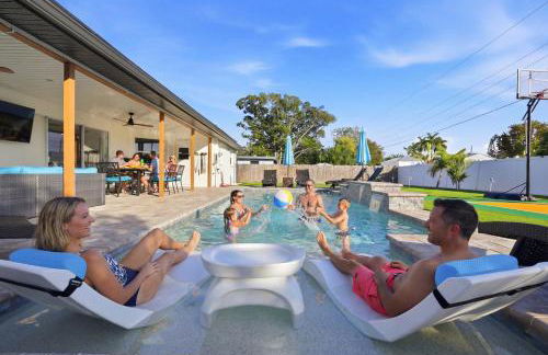 Pickleball, Htd Pool, Mini-Golf | 10 min to beach - Foto 2