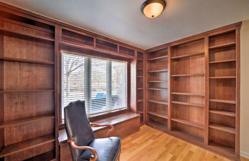 Grand Tulsa Getaway with Private Pond, Dock and Deck - Foto 14