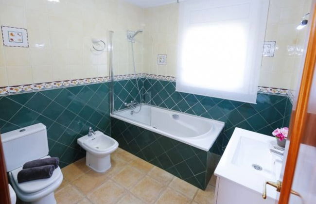 Apartment in Salou with swimming pool and garden - Photo 27