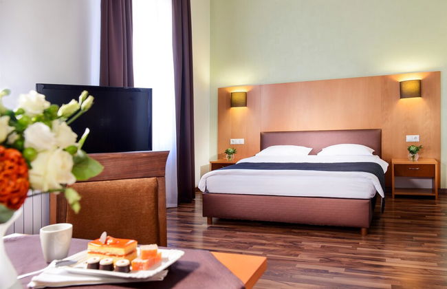 Greguar Hotel & Apartments - Photo 22