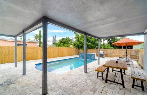 Hidden Gem 4 Bedroom Home with Private Pool & Game Room - Photo 24