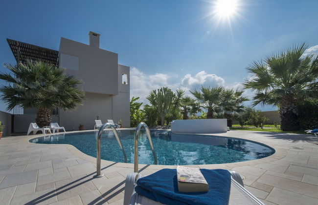 Xenos Villa 2 With 5 Bedrooms Private Swimming Pool, Near the sea - Foto 42