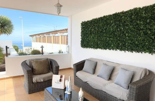 Villa Amorio a spacious modern getaway with a private heated pool & Sea Views - Foto 53