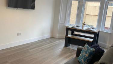 Spacious 2 bed sleeps 5 above traditional music pub - Foto 4