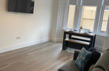 Spacious 2 bed sleeps 5 above traditional music pub - Foto 4