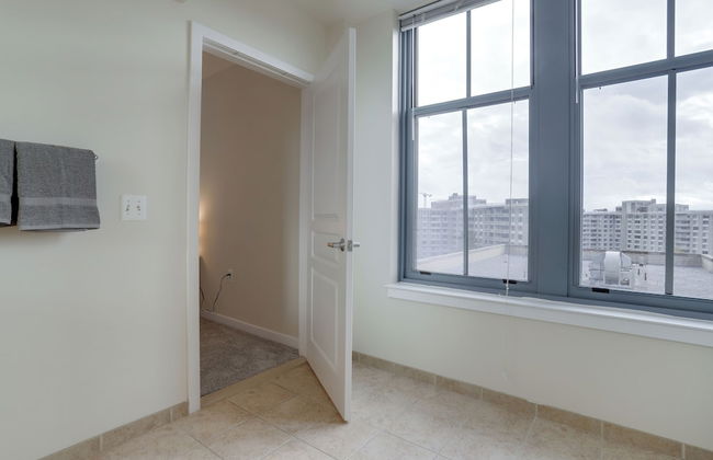 Walkable Alexandria Apts - Photo 27