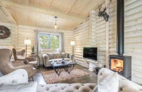 Treetops Luxury Log Cabin - Hot tub, BBQ & Sauna - Foto 5