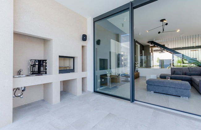 Luxury Villa Luna with Swimming Pool - Photo 26