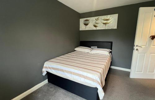 Tuffley 4 bedroom house - Foto 2