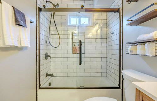 Stylish Forest Retreat Minutes from DC - Gary - Foto 14