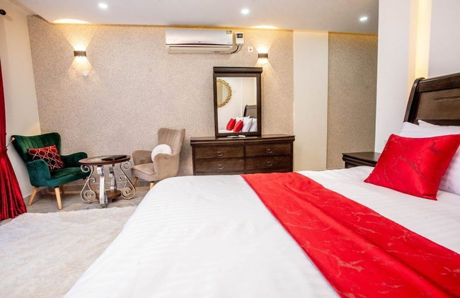 Lux Suites Hayana Palm Apartments - Photo 14