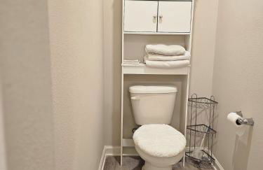 Spacious 4-bedroom house with WiFi, in peaceful Slidell with Lake in backyard - Foto 10