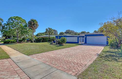 Vibrant Coastal Cottage with Pool - Foto 46