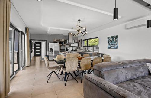 Villa Ula in Pula with heated pool, sauna & private tennis court - Photo 14