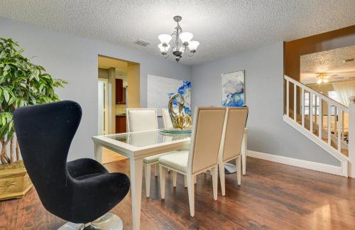 Family-Friendly Arlington Home with Private Yard! - Foto 5