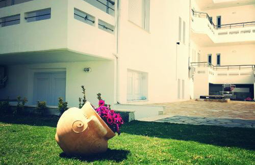 Crown Apartments - Photo 6