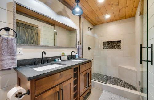 Serene Broken Bow Cabin with Hot Tub and Fire Pit! - Photo 24