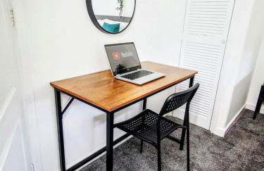 No 7 - Bright, Spacious 3 Bed Home with Parking & WiFi - Foto 18