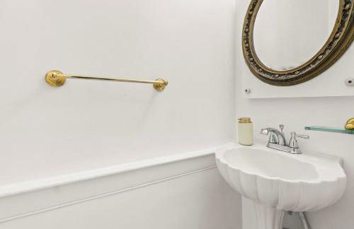 Historic 1790s Old Town Gem 5BR with Parking - Prince Street - Foto 8