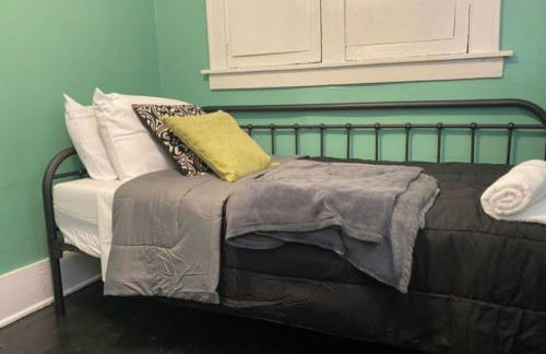 House with 11 Beds Sleeps 14 with Off Street Parking - Foto 11