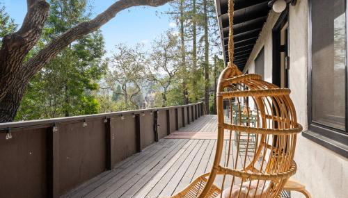 Luxe Treehouse Apt•Walk to Town•King Bed•Sleeps 4 - Foto 3