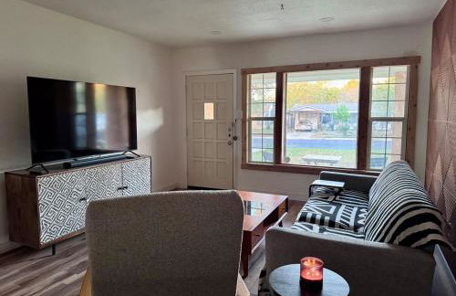 Stylish 1940s Home with Barn Guest House - Foto 24