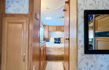 The Glamper Spacious 5th Wheel - Foto 34