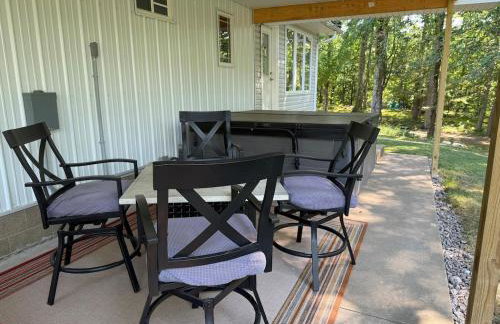 Large home with hot tub in serene wooded setting - Foto 64