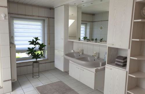 Moderne DG-Wohnung in Mainleus - Foto 9