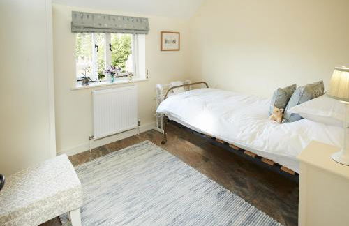 Downclose Piggeries - Photo 11