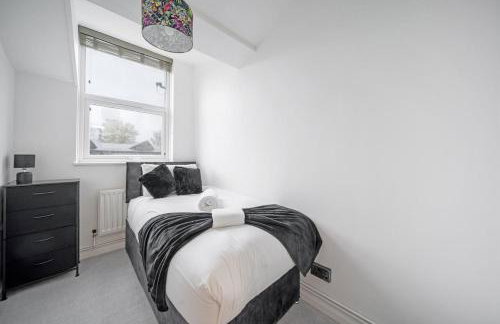 Large 4 Bed Brixton House - Parking Garden Wi-Fi & Sky TV! - Foto 5