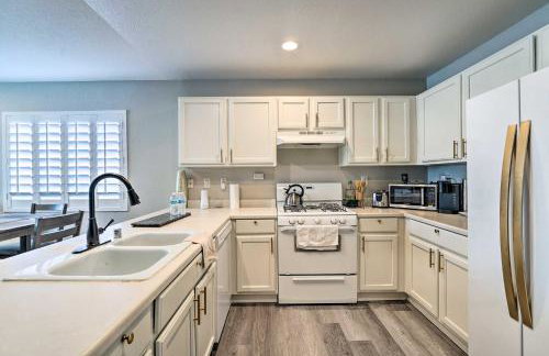 Stylish House with Patio, 8 Mi to Vegas Strip! - Photo 10