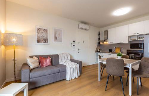 Colombo Palace - viale colombo 358 - Photo 80