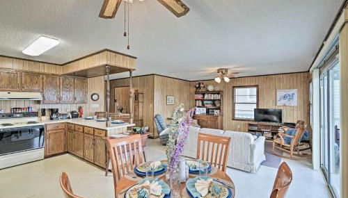 Pet-Friendly Second Row House Steps to Beach! - Foto 3