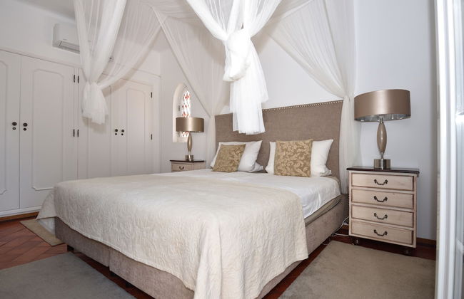 Villacasatulipa-sleeps4-garden-pool-bbq-ac - Foto 2