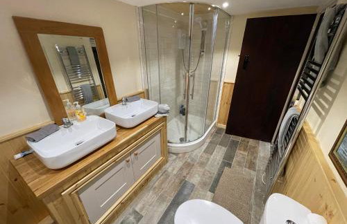 Large Historic Farmhouse in Rhondda Valley Perfect for Groups with Hot Tub - Foto 38