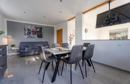 Moderne Doppelhaushälfte mit Garten & Terrasse I Free Wifi I Free Parking - Foto 16