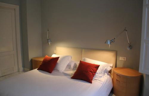 Elegant 2 Bedroom Apartment in Historic 1882 Building Central Sevilla Private Parking & Country Club Access - Foto 26