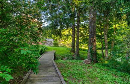 Historic Barn Retreat w Pool Pond Views Longview Pond Lodge by AvantStay - Foto 56