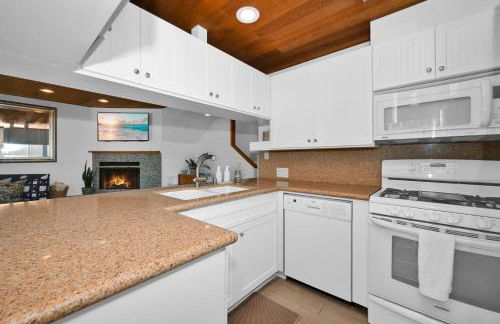 4 bedroom Home in Quiet Neighborhood near Beach - Photo 21