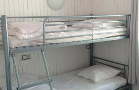 Maison avec jardinet dans un cadre verdoyant - Photo 4