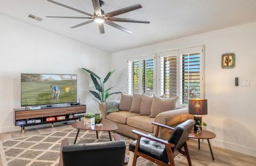 Bus Stop Saloon - Cave Creek with Spa - Photo 10